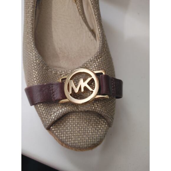 Michael Kors Wedge Espadrille Shoes Brown Tan Gold Hardware Logo Sz 9 - Picture 5 of 5